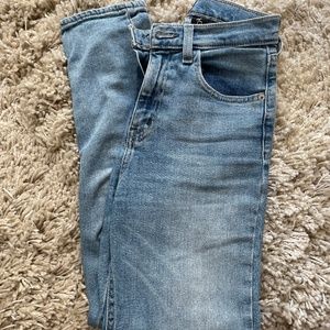 BDG Girlfriend High Rise Cropped size 25 (light wash)